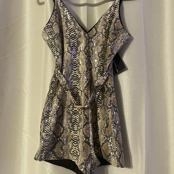 Celebrity snakeskin sequin romper - Picture 3 of 4